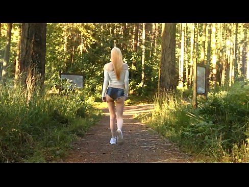 ❤️ Schöne Frau bewegt sich langsam, nicht nackt Video ️ Quality sex bei de.mailkassa.ru